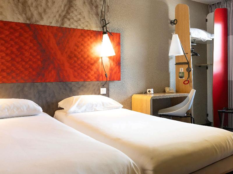 ibis Montauban image