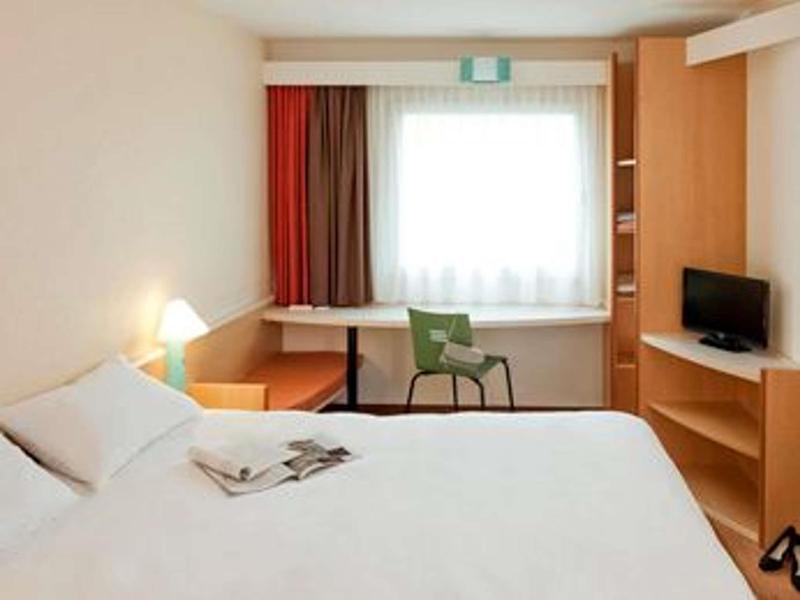 ibis Montauban image