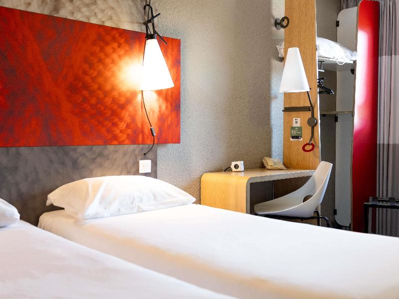 ibis Montauban image