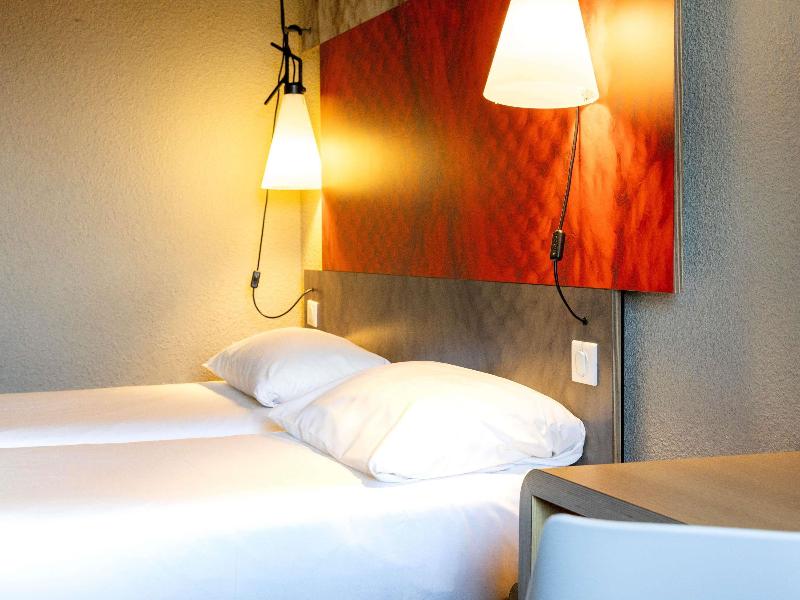 ibis Montauban image