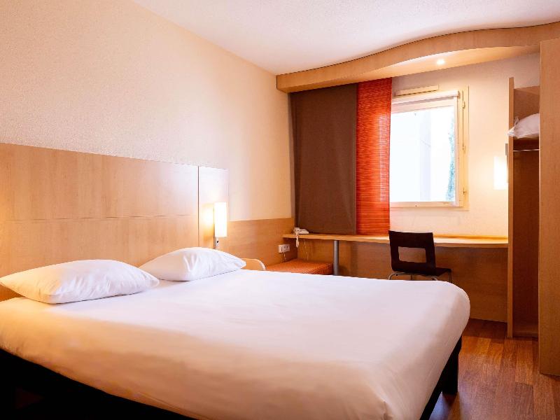 ibis Montauban image