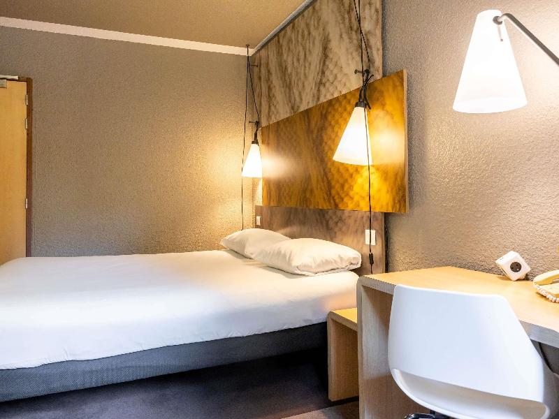 ibis Montauban image