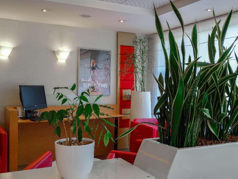 ibis Golfe de Saint Tropez image
