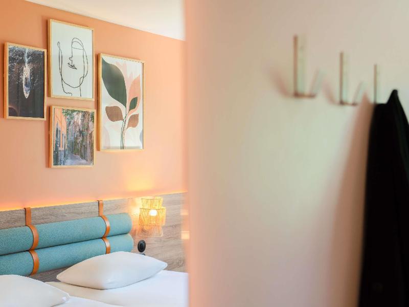 ibis Golfe de Saint Tropez image