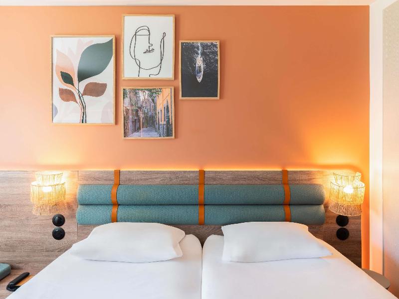 ibis Golfe de Saint Tropez image