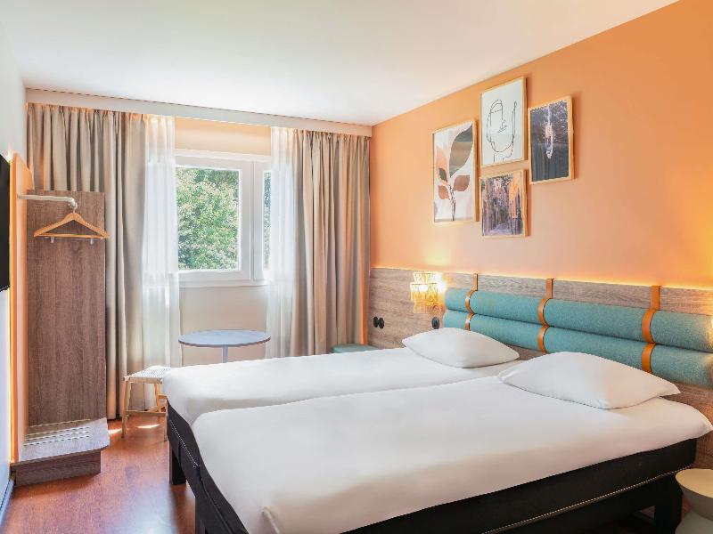 ibis Golfe de Saint Tropez image