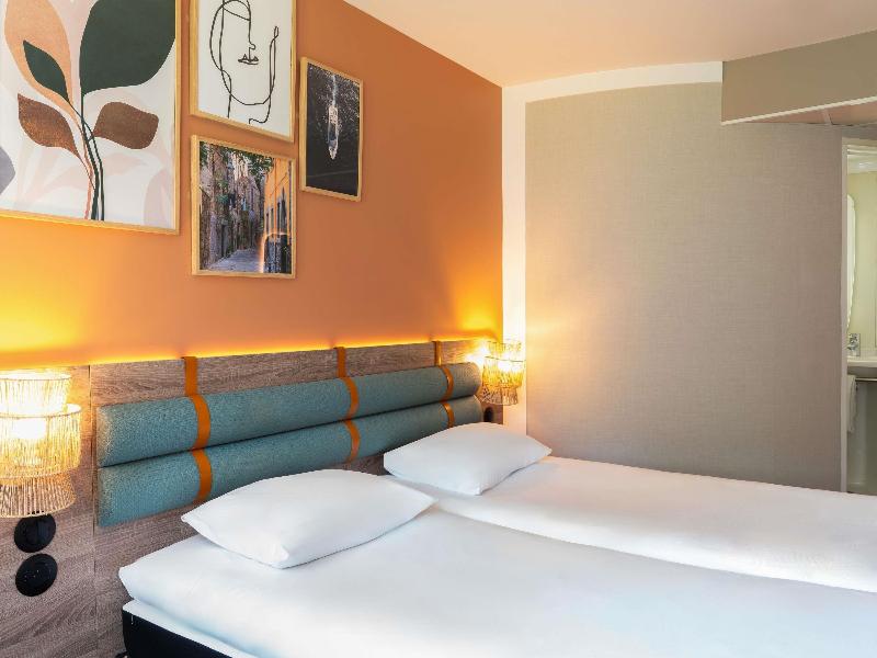 ibis Golfe de Saint Tropez image