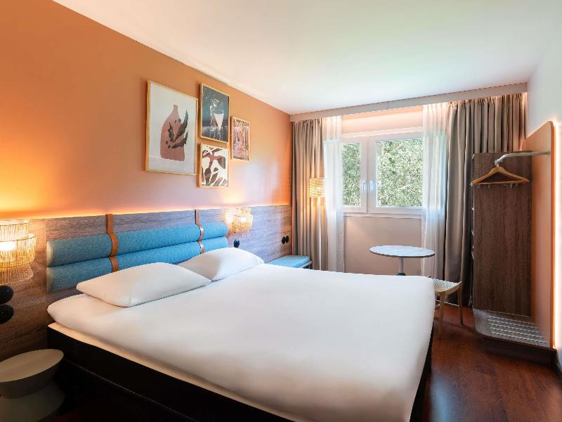 ibis Golfe de Saint Tropez image