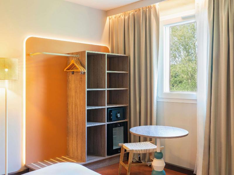 ibis Golfe de Saint Tropez image