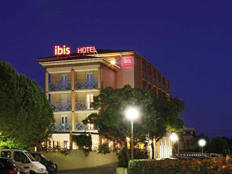 ibis Hyeres Centre image
