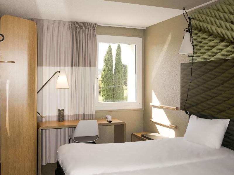 ibis Toulon La-Seyne image