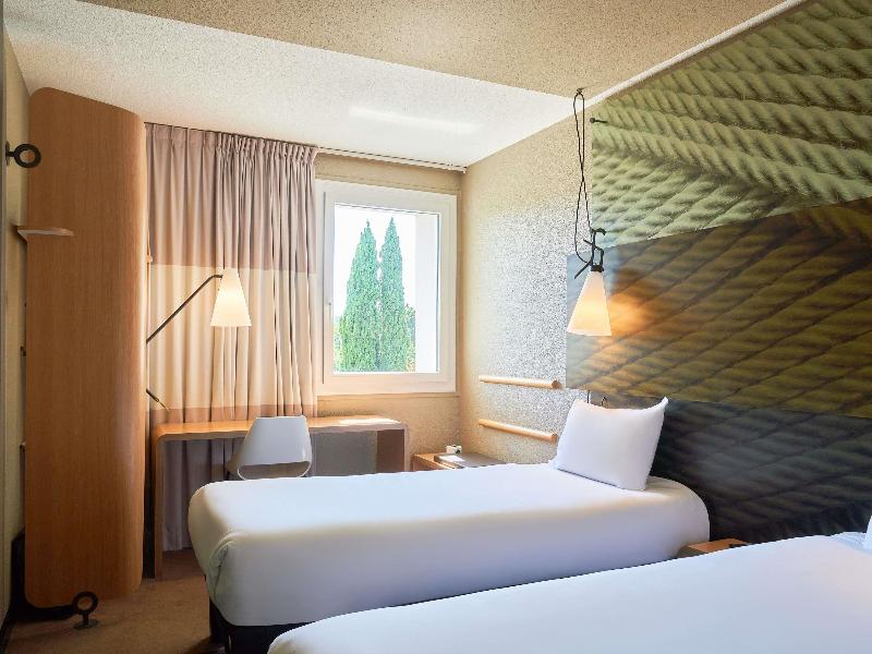 ibis Toulon La-Seyne image