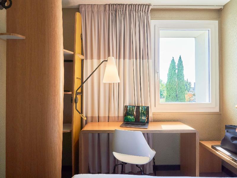 ibis Toulon La-Seyne image