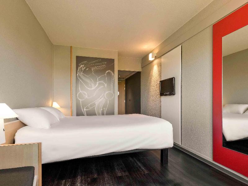 ibis Saint-Dizier image