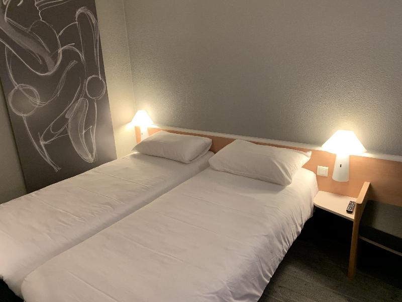 ibis Auray image