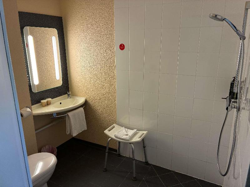ibis Lorient-Caudan image
