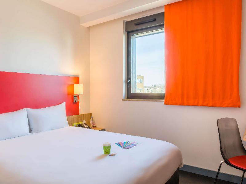 ibis Styles Romans Valence Gare TGV image