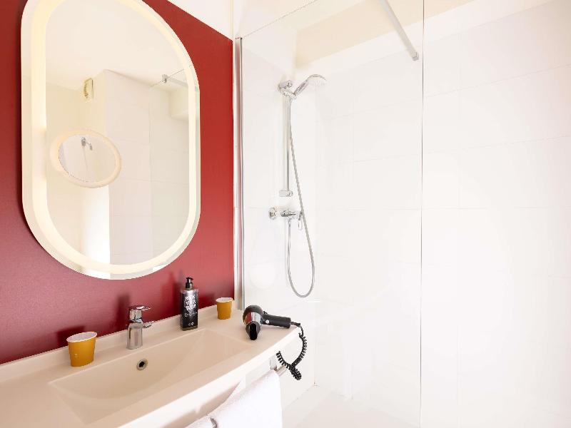 ibis Valenciennes image