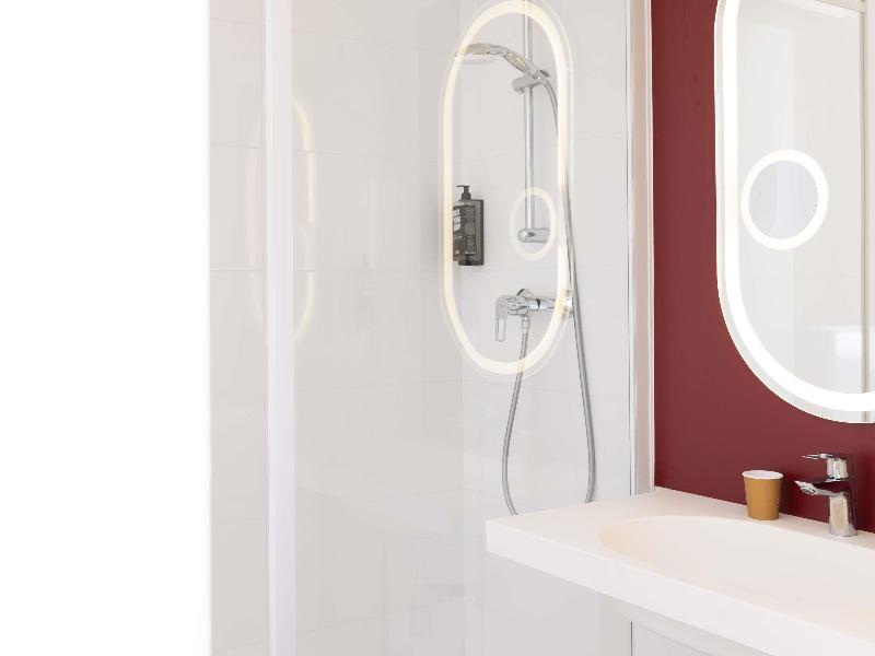 ibis Valenciennes image
