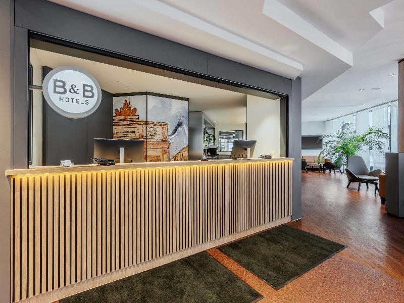 B&B HOTEL München Schwabing — view