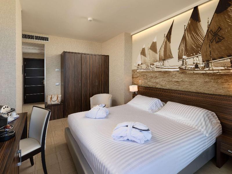 Mercure Rimini Lungomare image