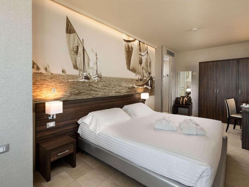 Mercure Rimini Lungomare image
