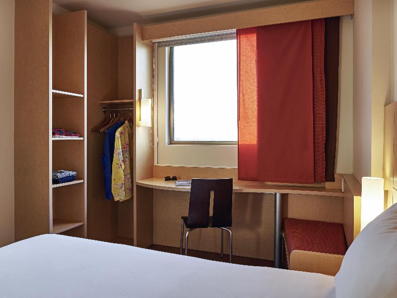 ibis Cancun Centro image