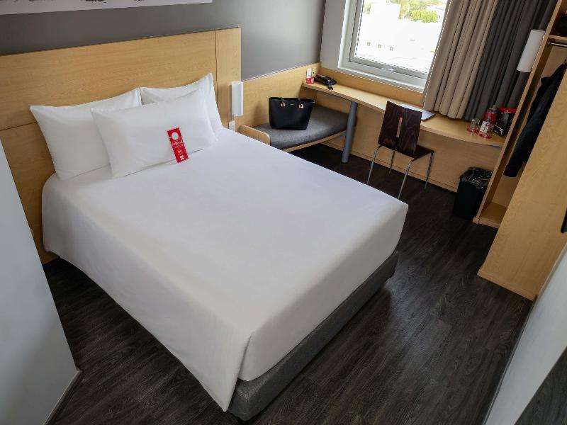 Ibis Chihuahua image
