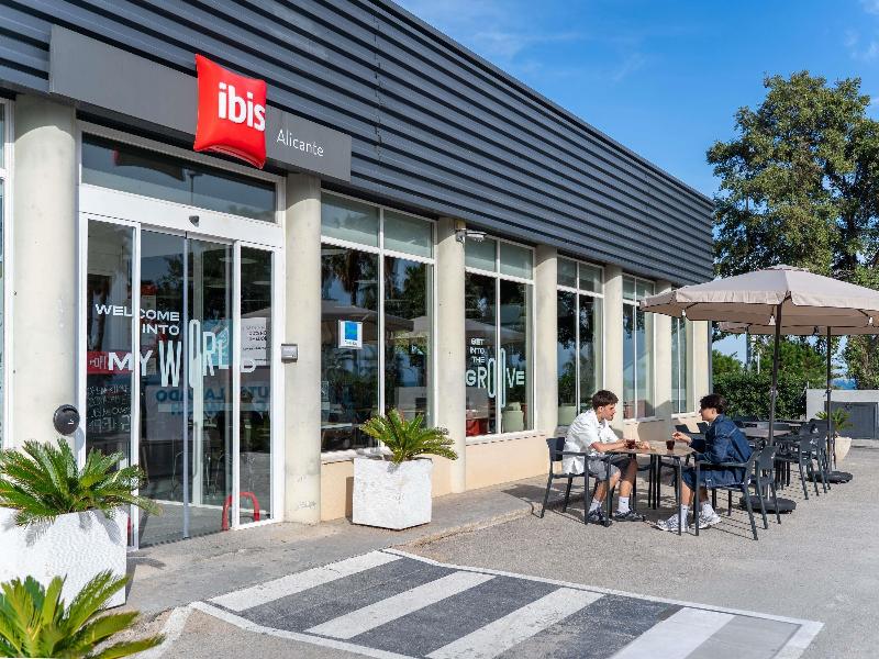 Ibis Alicante image