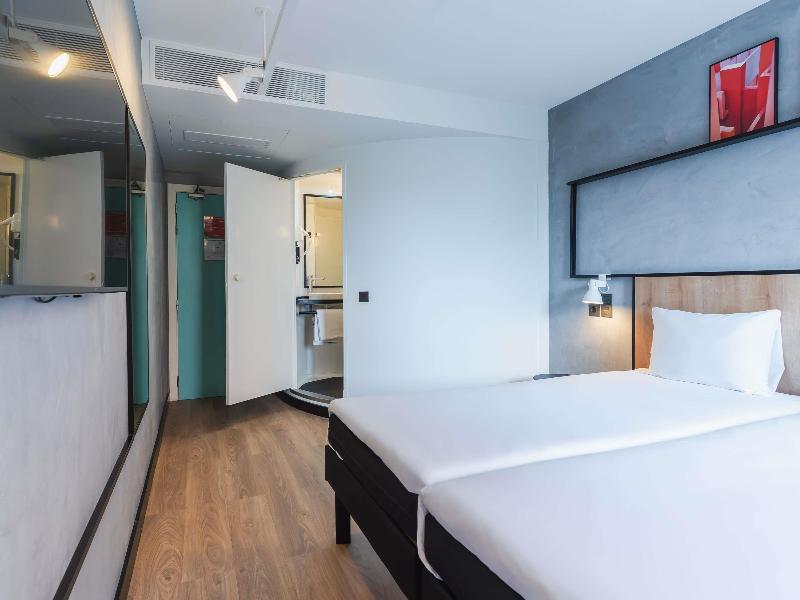 Ibis Alicante image