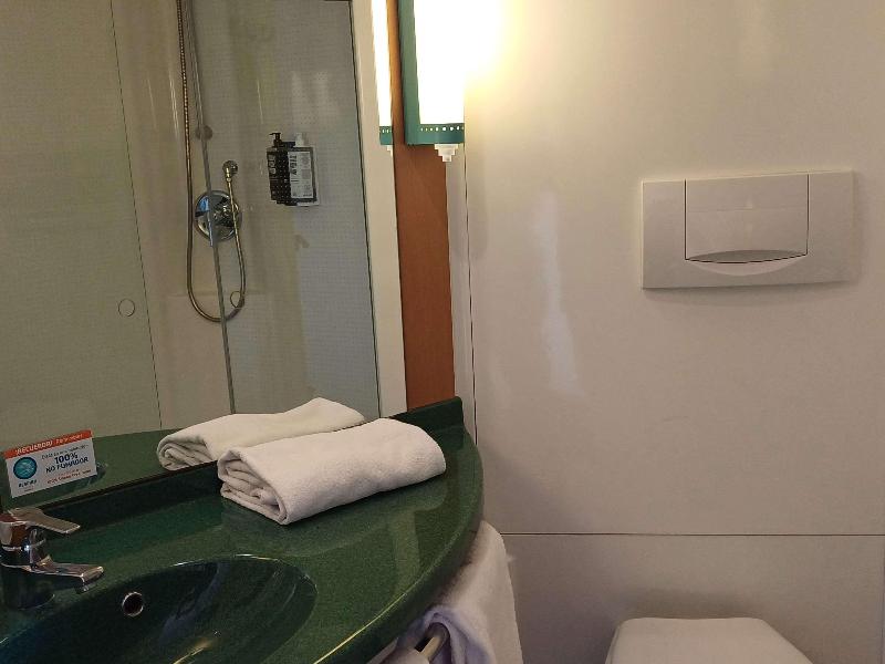 ibis Alicante image