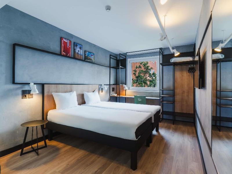 Ibis Alicante image