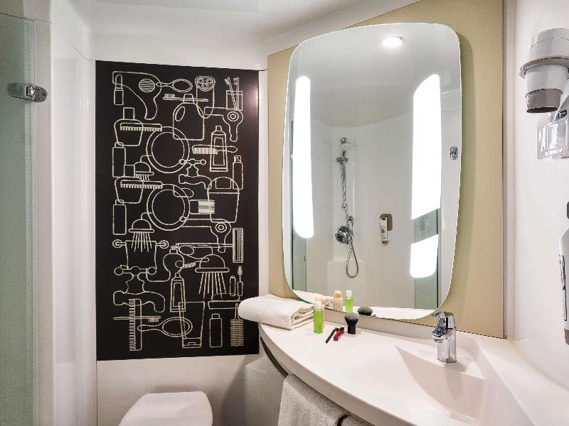 ibis Barcelona Meridiana image