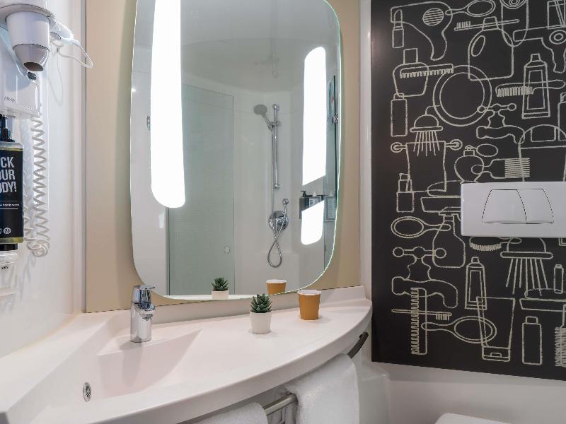 ibis Barcelona Meridiana image