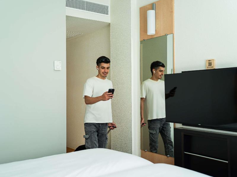 Ibis Barcelona Pza Glories 22 image