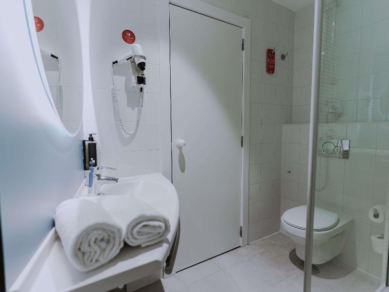 Ibis Barcelona Pza Glories 22 image