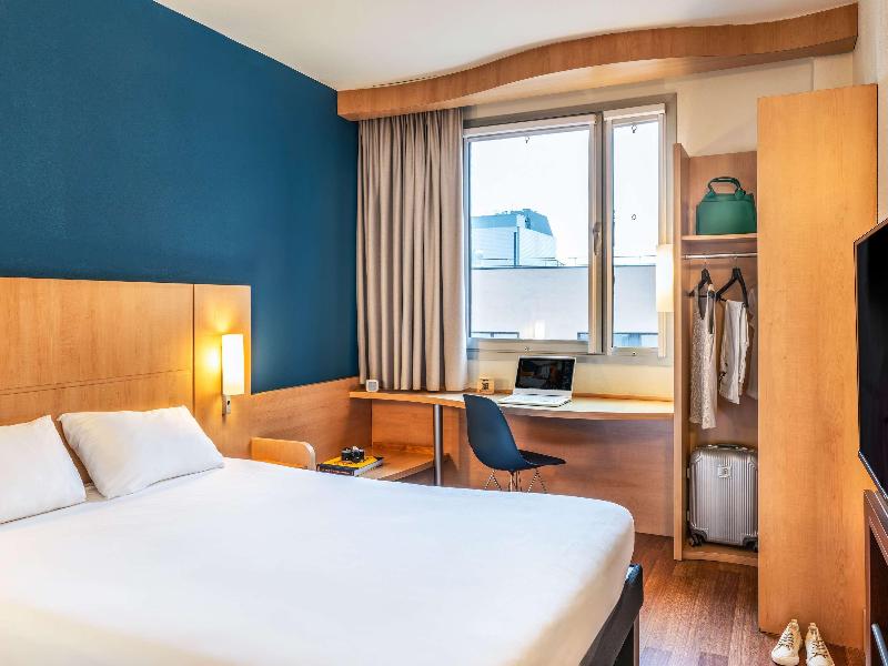 Ibis Barcelona Pza Glories 22 image