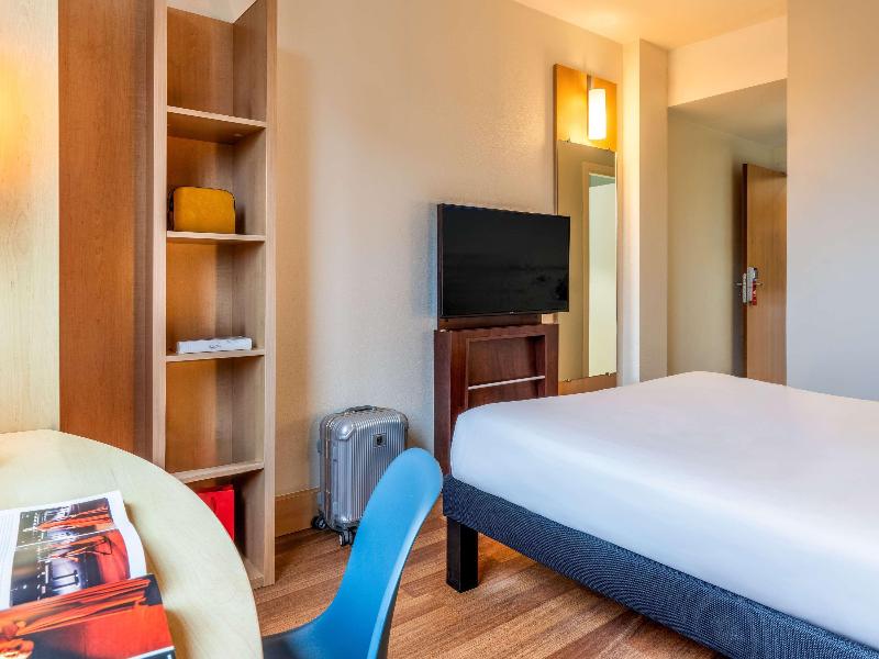 Ibis Barcelona Pza Glories 22 image