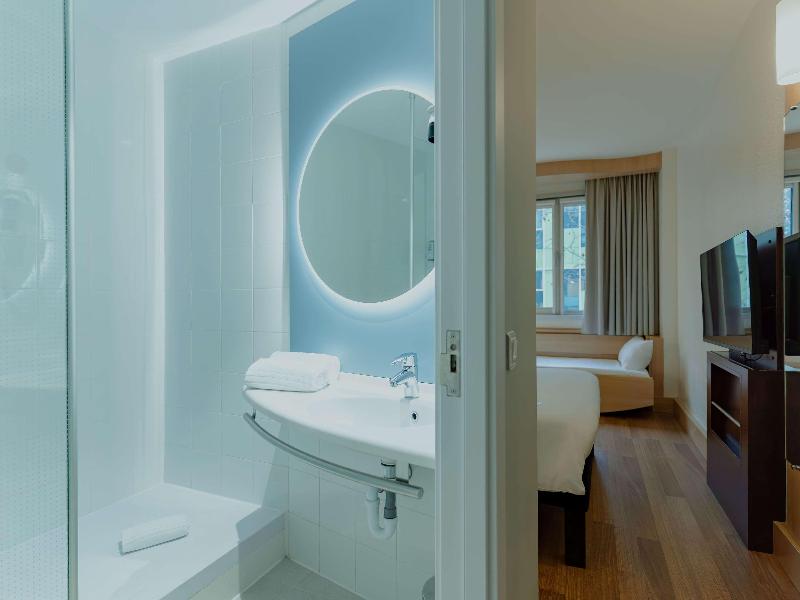 Ibis Barcelona Pza Glories 22 image