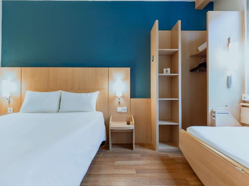 Ibis Barcelona Pza Glories 22 image