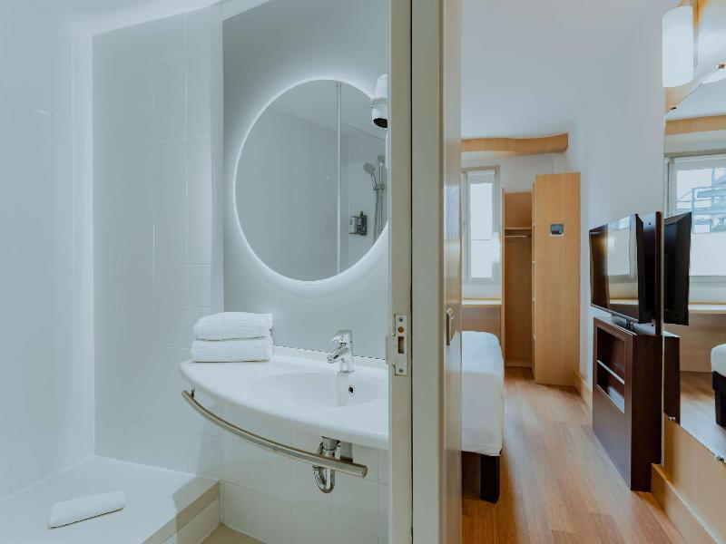 Ibis Barcelona Pza Glories 22 image