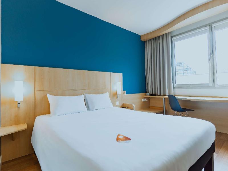 Ibis Barcelona Pza Glories 22 image