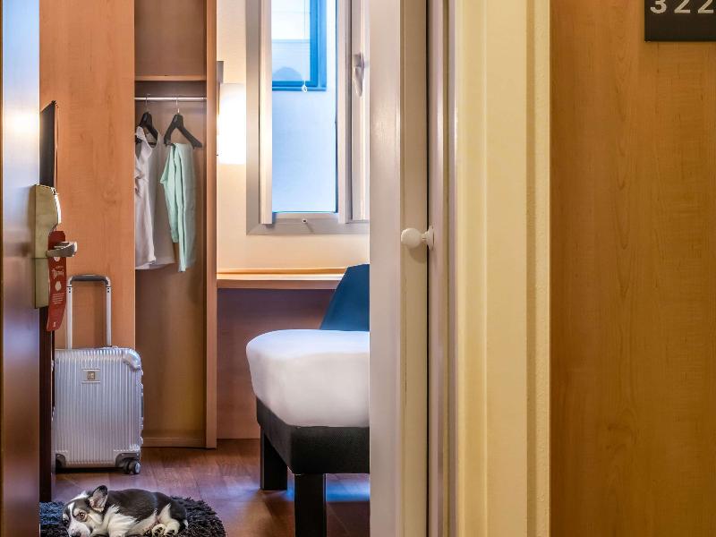 Ibis Barcelona Pza Glories 22 image