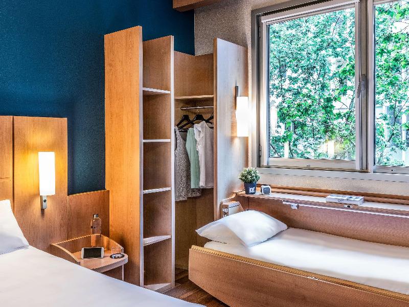 Ibis Barcelona Pza Glories 22 image