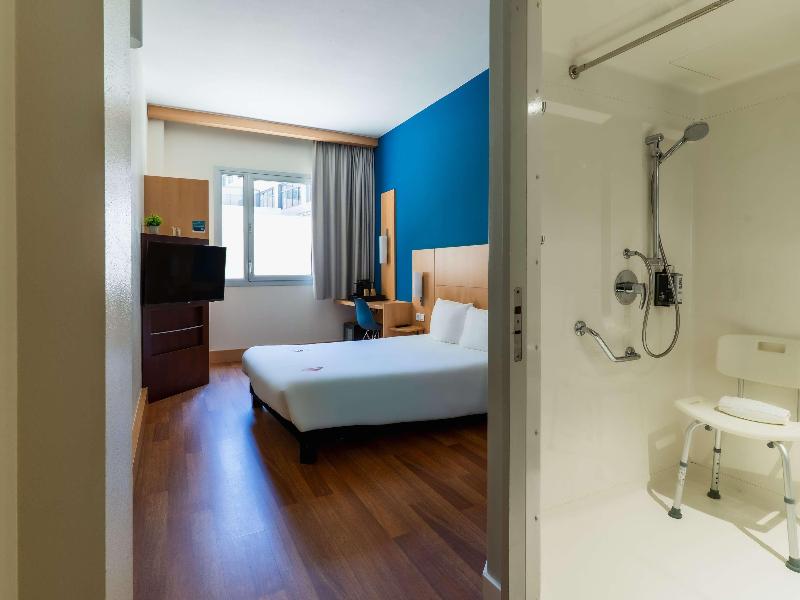 Ibis Barcelona Pza Glories 22 image