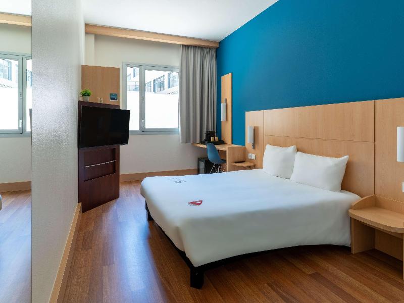 Ibis Barcelona Pza Glories 22 image