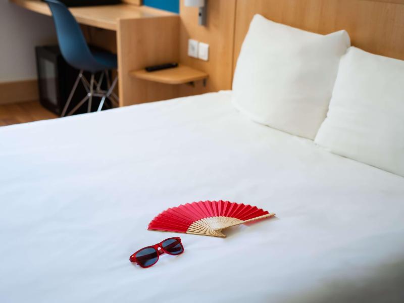 Ibis Barcelona Pza Glories 22 image