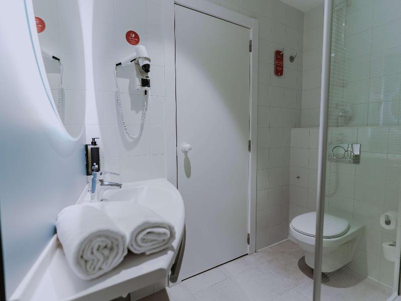 Ibis Barcelona Pza Glories 22 image