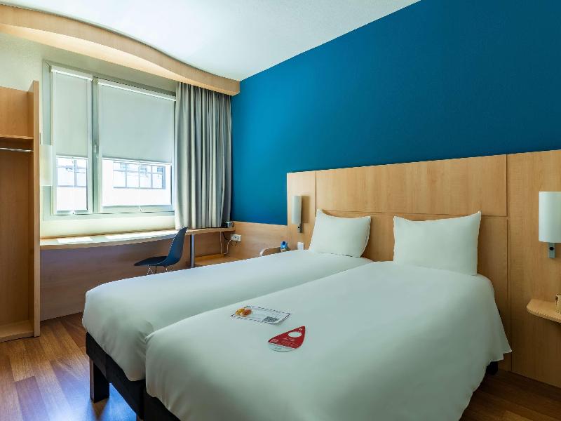 Ibis Barcelona Pza Glories 22 image