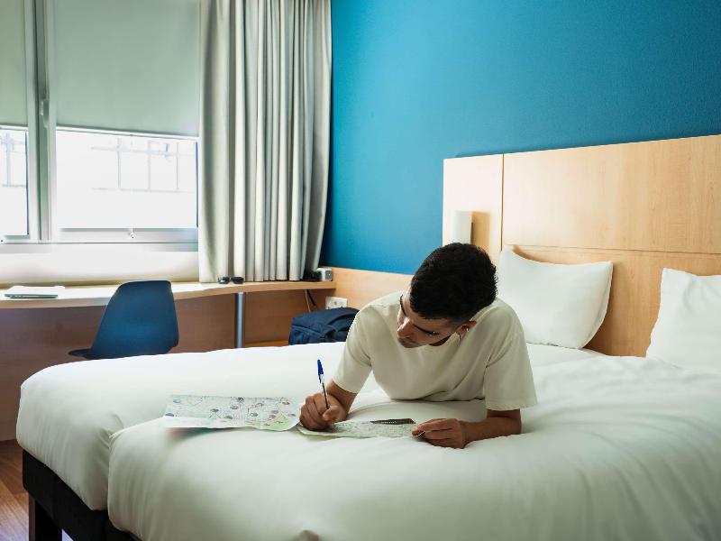 Ibis Barcelona Pza Glories 22 image